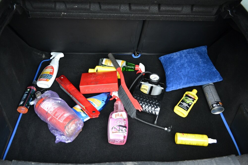 На первое место смело ставлю автомобильный компрессор.