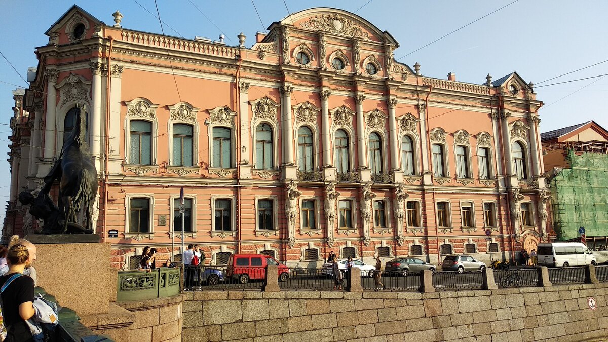 Дворец Белосельских-Белозерских и Аничков мост