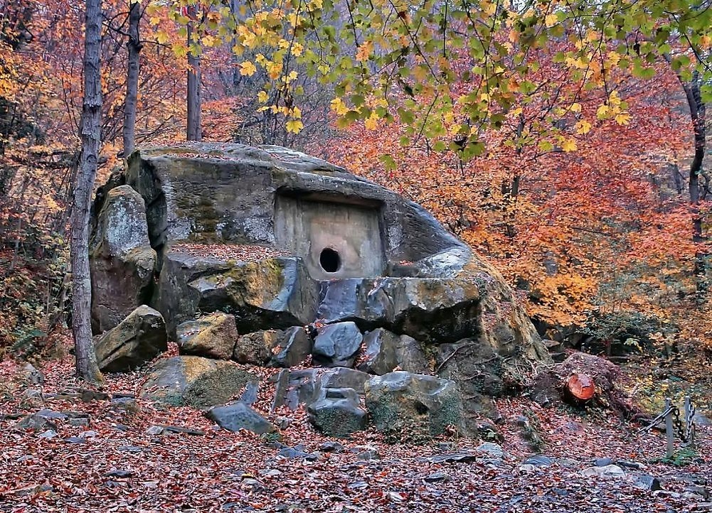 Осенний Волконский дольмен