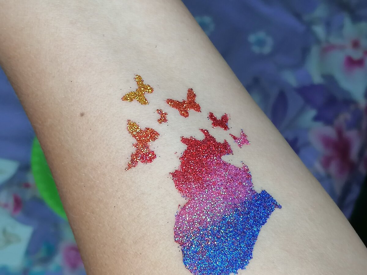 Глитер-тату, с блёстками,  омбре, переход цвета, от синего до золотого. 