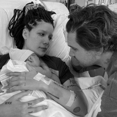 Фото из Instagram аккаунта Холзи