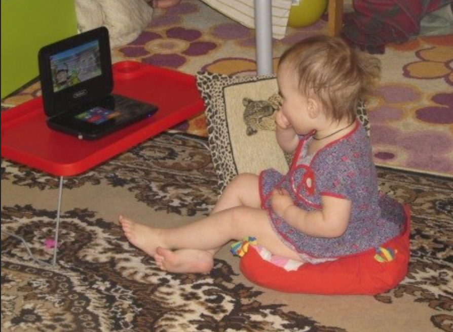 Старшей около 2 лет