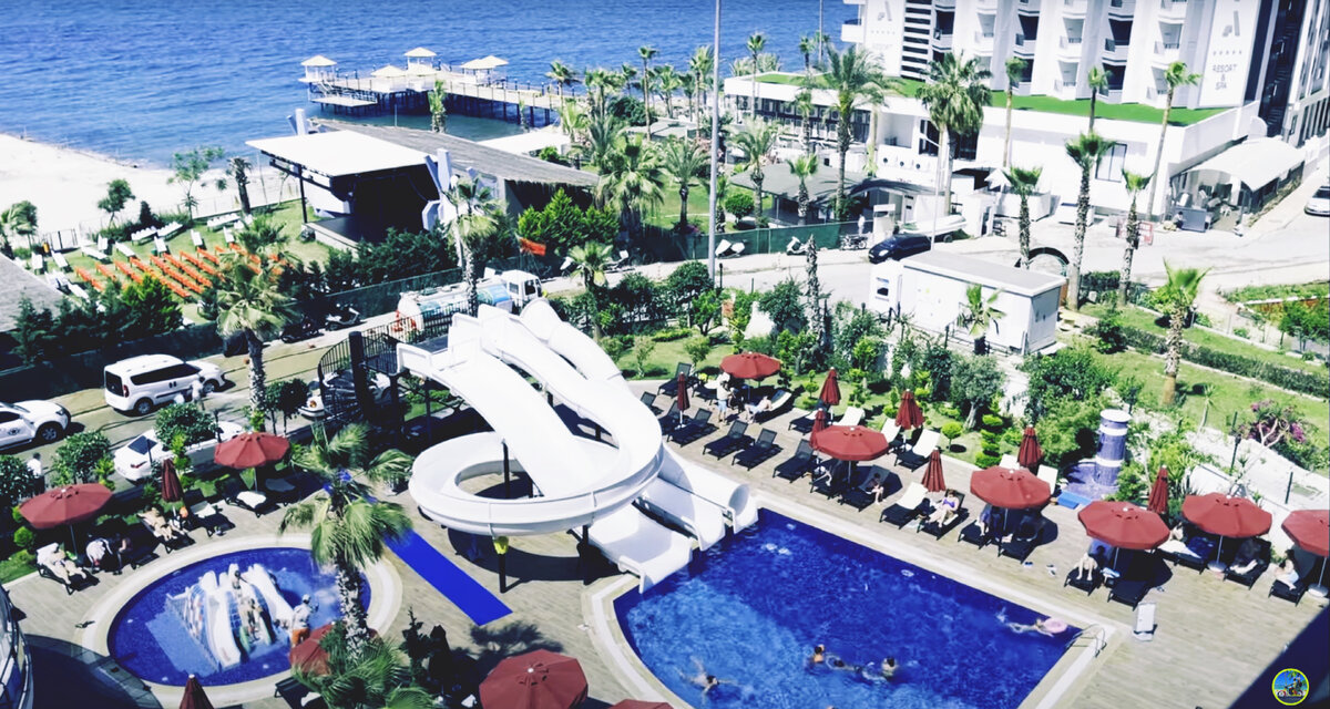 NoxxInn Deluxe Hotel