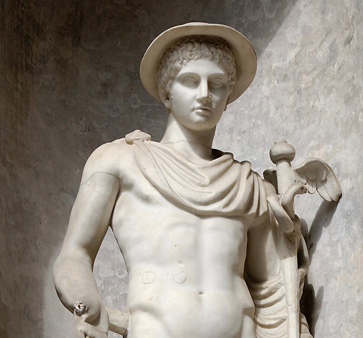 Бог Гермес статуя в Греции