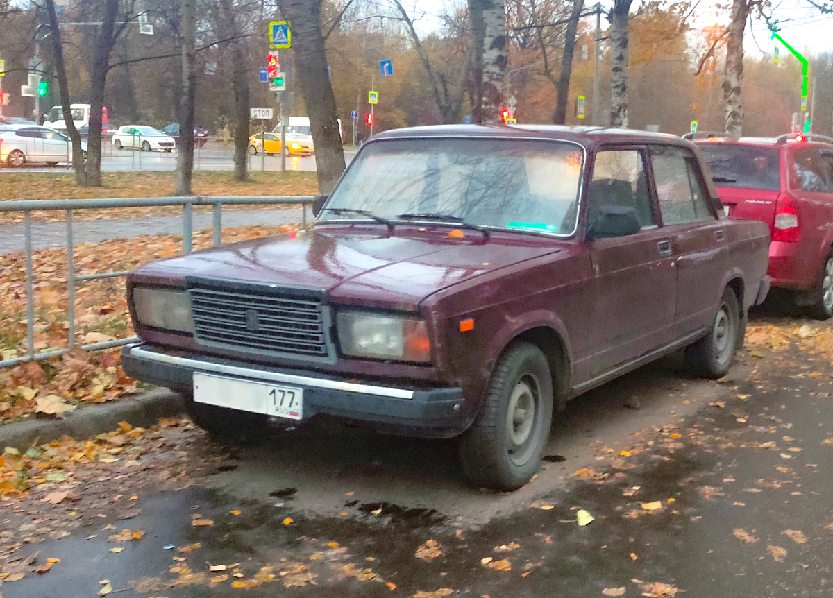 ВАЗ 2107 Советский автомобиль 