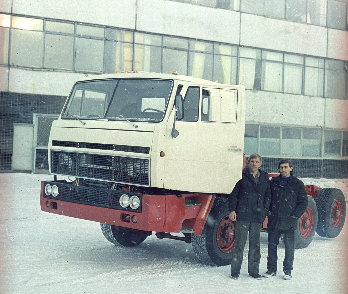 Прототип камаза. КАМАЗ-5320 ЗИЛ 170. КАМАЗ-э6410. ЗИЛ 170 КАМАЗ. КАМАЗ 6410.