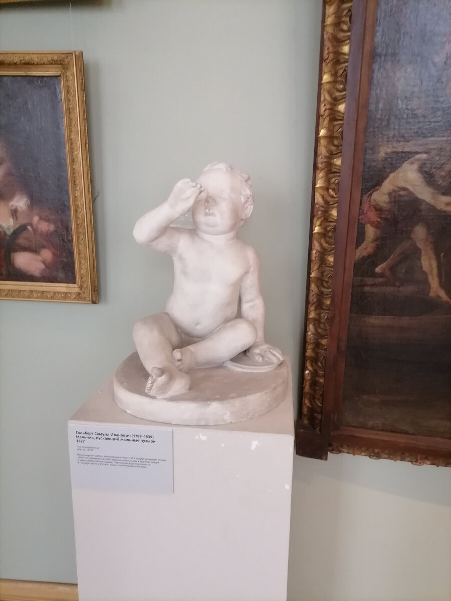 Скульптура понравилась дочке - Мальчик, пускающий пузыри:) Фото автора