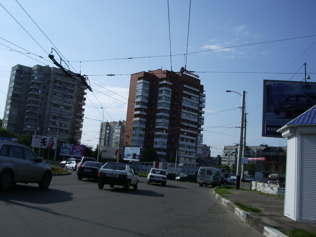 Фото 2006 года, город еще не лопается от приезжих. 