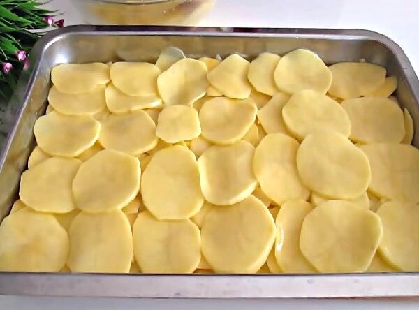 Запеканка из картошки с помидорами в духовке