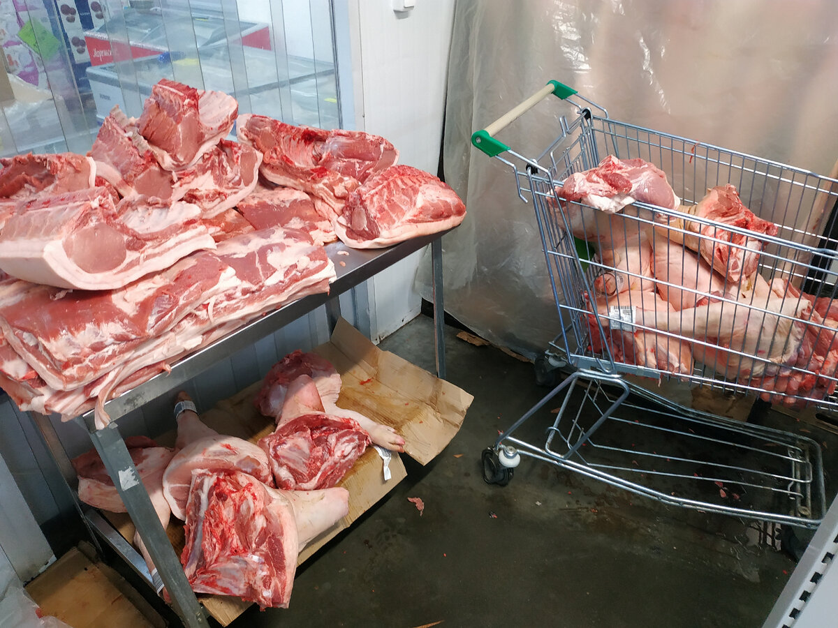 Новинки в Светофоре 28 февраля 2022. Светофор Акции сегодня. мясо в светофоре цена