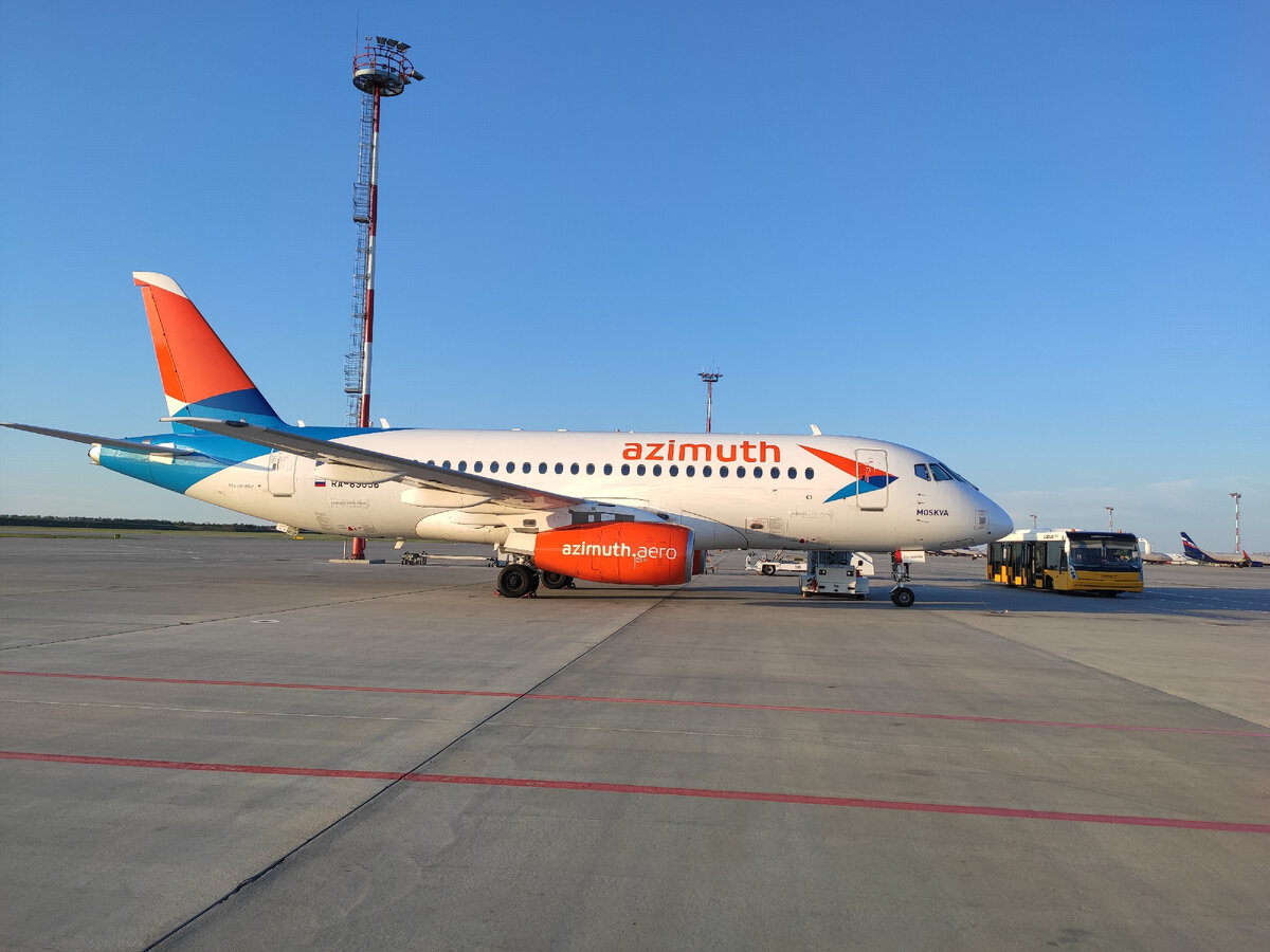 Самолет SSJ-100