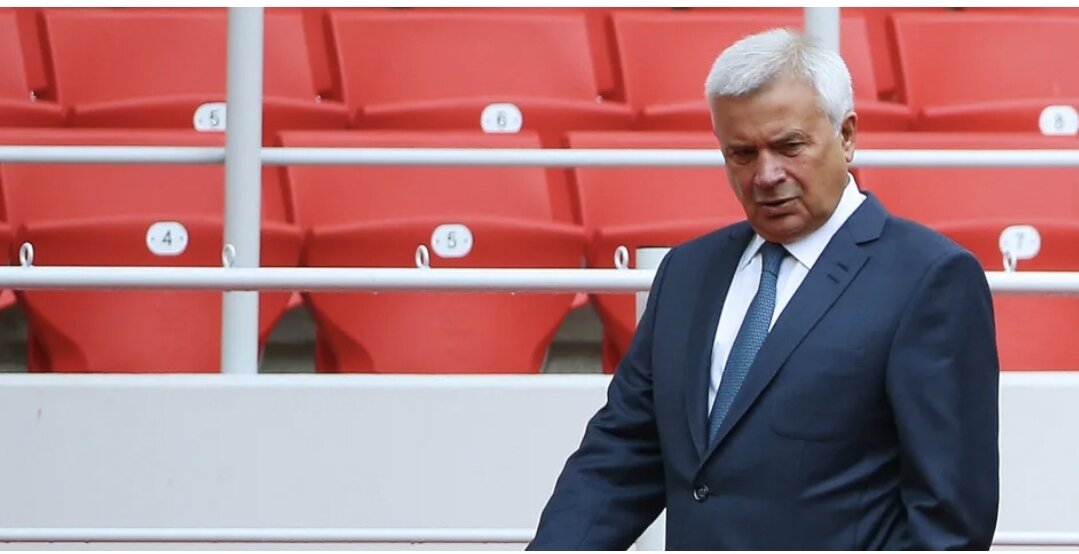 Вагит Алекперов на стадионе "Спартака". Фото rbc.ru