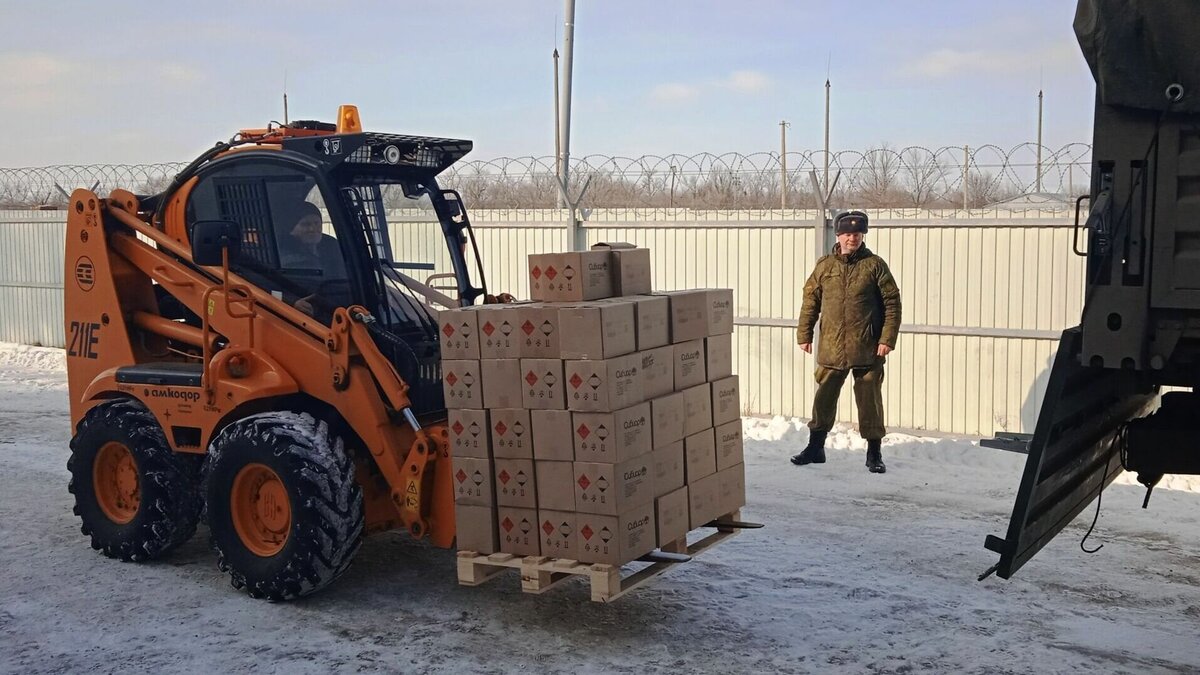     6 февраля в зону СВО из Волгограда отправилась очередная партия необходимого военнослужащим снаряжения. На этот раз в помощь бойцам были переданы инструменты и техника строительного назначения.