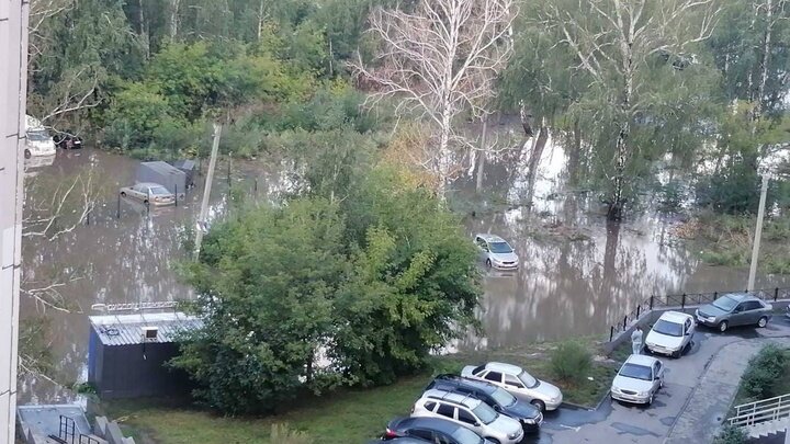 Так выглядели дворы ЖК "Вместе" после августовского ночного ливня. Фото: читатели "Царьграда".