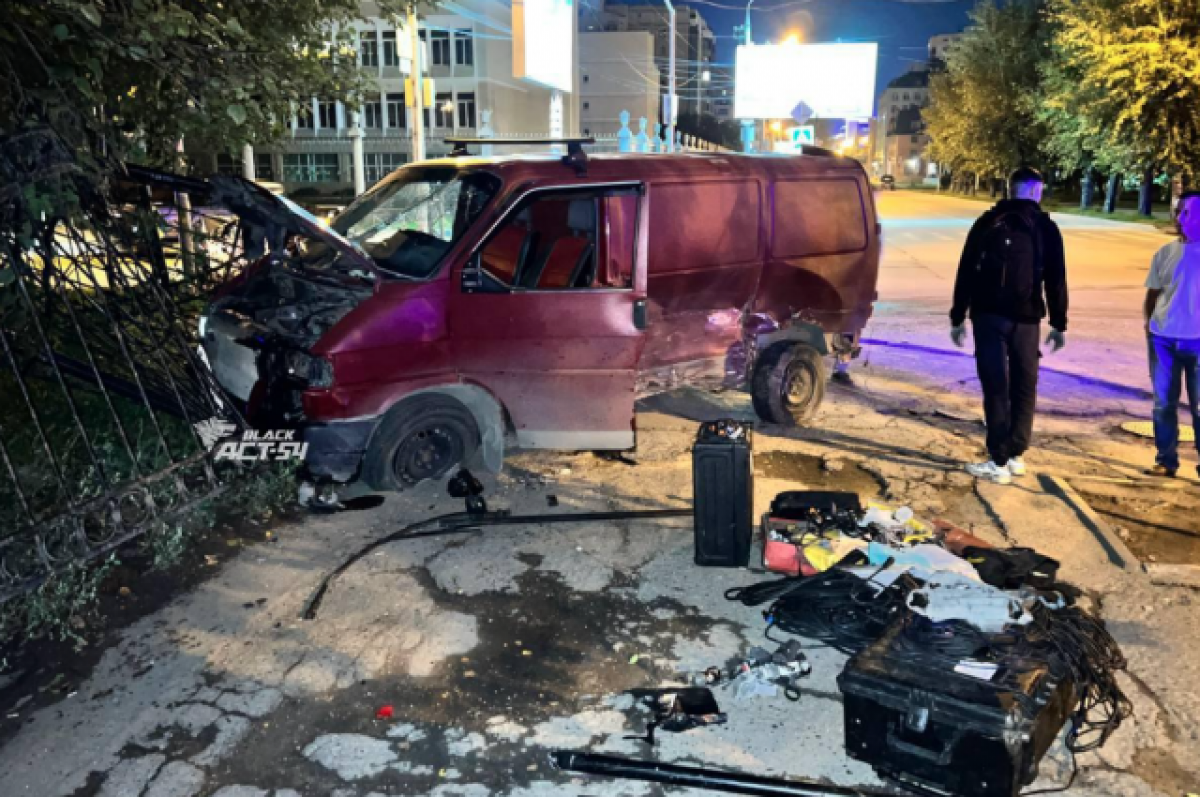    В центре Новосибирска в ночном ДТП пострадал водитель кроссовера