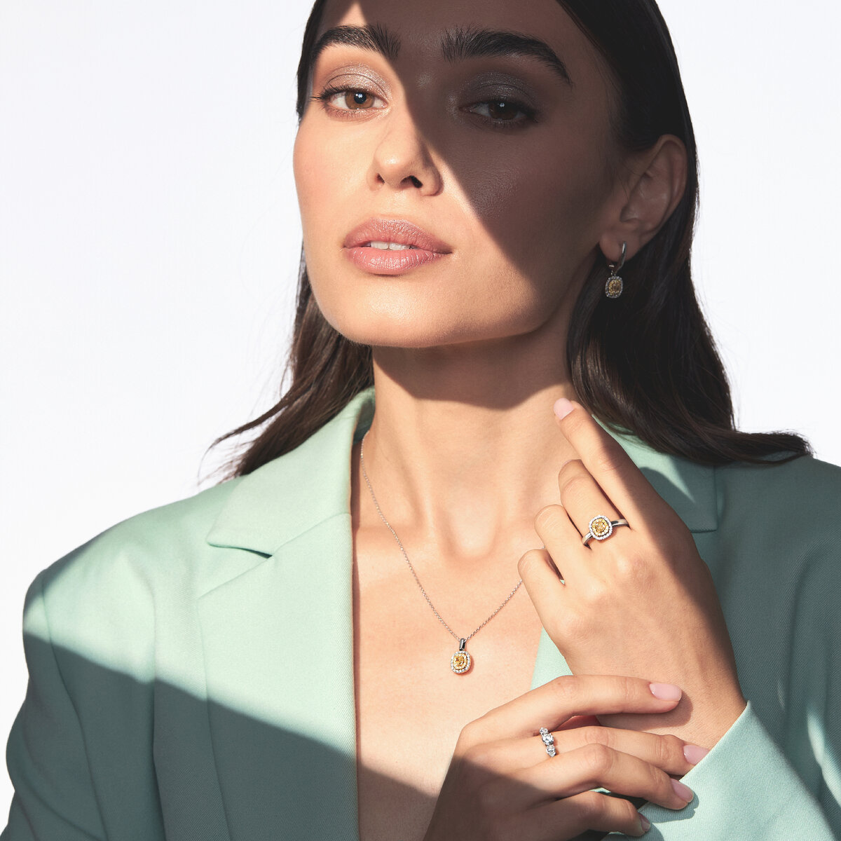 Украшения с желтыми бриллиантами из коллекции DIAMOND 2.0 от ADAMAS