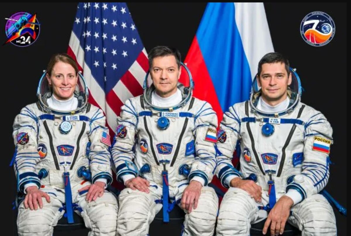 Роскосмос📷Слева направо: Лорел О’Хара, Олег Кононенко, Николай Чуб