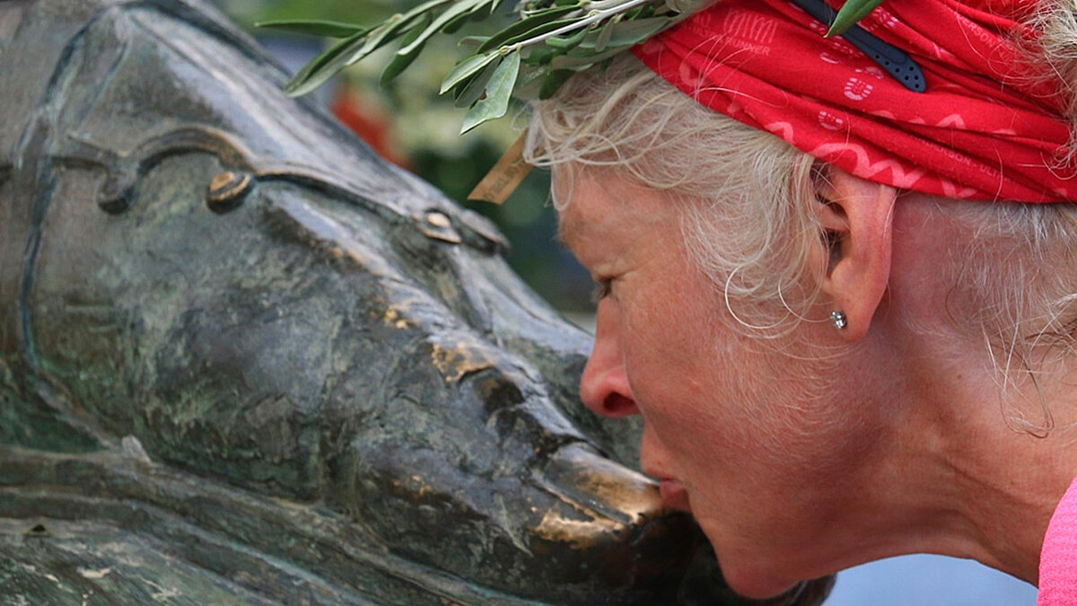 Мими Андерсон — обязательный ритуал после финиша в Спартатлоне. Фото: marvellousmimi.com