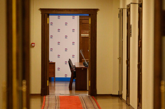 КОРИДОРЫ ГОСДУМЫ. ФОТО: ПГ / ВЛАДИМИР АФАНАСЬЕВ