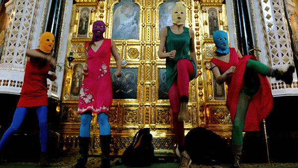 Девицы из «Pussy Riot» беснуются в Храме Христа Спасителя 