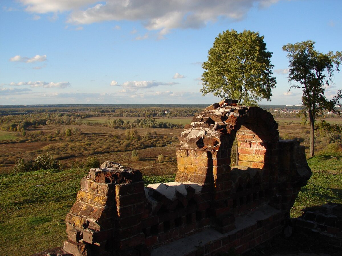 Хроника нижегородская область. Усадьбы Нижний Новгород заброшенная. Развалины в Нижегородской области. Заброшенные усадьбы Нижегородской области. Заброшенный замок в Нижегородской области.