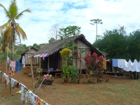 Деревенский домик после стирки