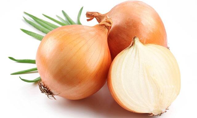 Еще давно лук стал известен своим целебным свойствам. Продукт является отличным общеукрепляющим средством.
