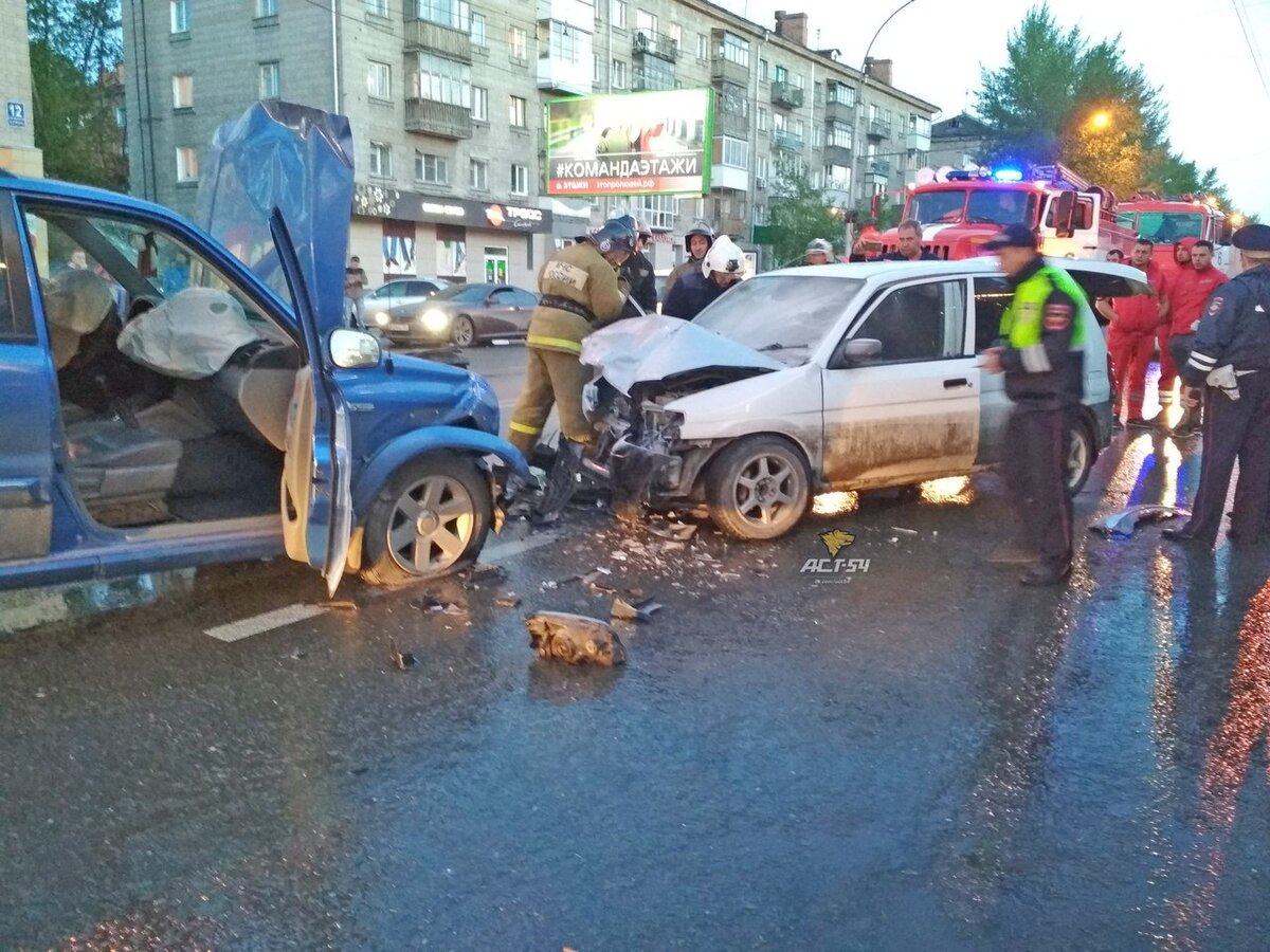 Один человек погиб, еще трое пострадали в жестком ДТП в Новосибирске |  НДН.ИНФО | Дзен