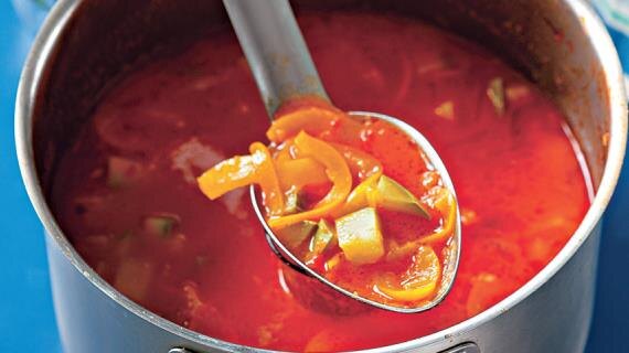 Как известно болгарский перец вкуснее всего готовят болгары, а уж их занменитый лечо - это просто шедевр. Сейчас я поделюсь с вами рецептом настоящего болгарского лечо.