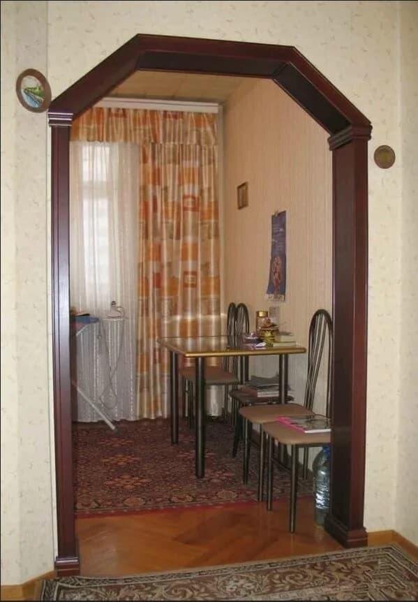 В советское время выпендриваться было не принято, поэтому межкомнатные двери в квартирах были у всех одинаковые. Что уж говорить об их отсутствии?-2