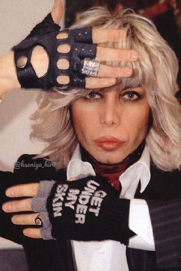   Дизайнер причесок Сергей Зверев (+качества пальца усилены кольцами)