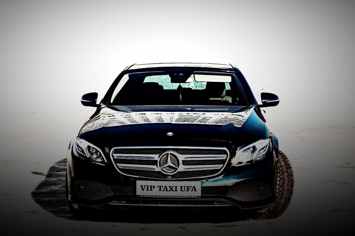 ДОСТУПНЫЙ БИЗНЕС-КЛАСС ДЛЯ ПУТЕШЕСТВИЙ, С ВЕЛИКОЛЕПНЫМ ИНТЕРЬЕРОМ, СОСТОЯЩИМ ИЗ КОЖАНОЙ ОТДЕЛКОЙ, ОТЛИЧНОЙ АУДИОСИСТЕМОЙ, УДОБНЫМИ КРЕСЛАМИ И КОНДИЦИОНЕРОМ. ИДЕАЛЬНО ПОДХОДИТ ДЛЯ КОРПОРАТИВНЫХ И ИСПОЛНИТЕЛЬНЫХ ПУТЕШЕСТВЕННИКОВ И СДЕЛАН ОДНИМ ИЗ ЛУЧШИХ АВТОМОБИЛЬНЫХ ПРОИЗВОДИТЕЛЕЙ В МИРЕ, MERCEDES-BENZ.
 