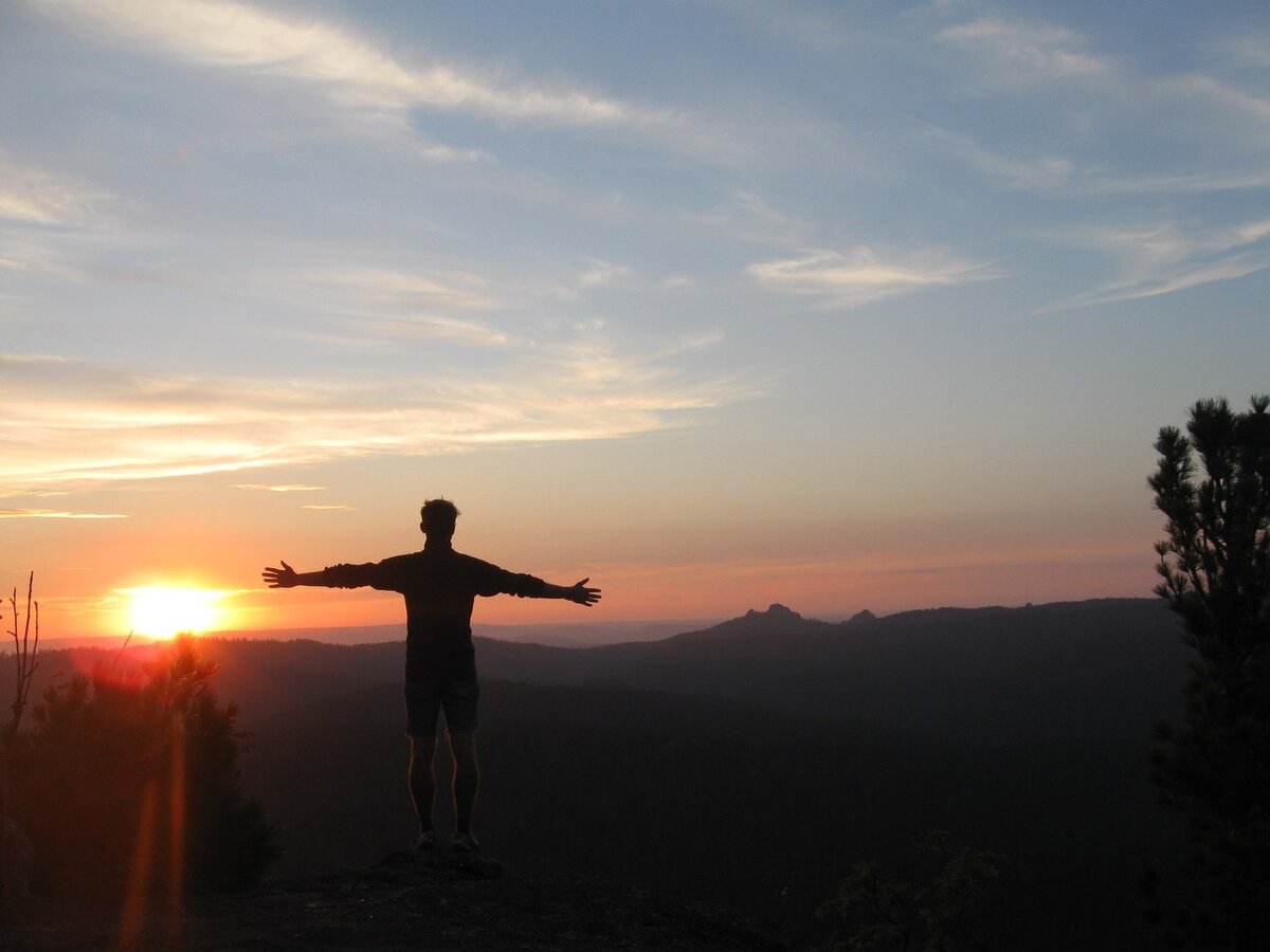 на вершине скалы Крепость