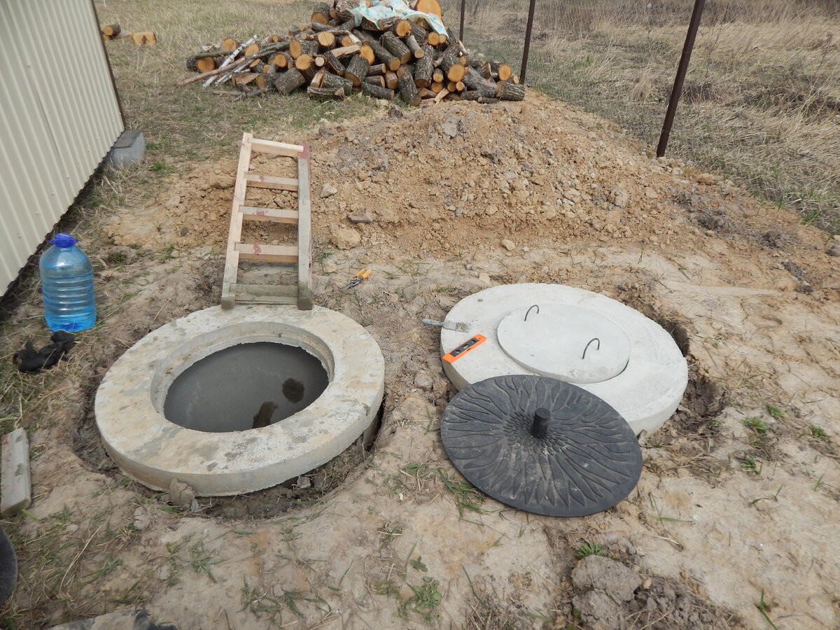 Подготовка к бетонированию дна погреба.