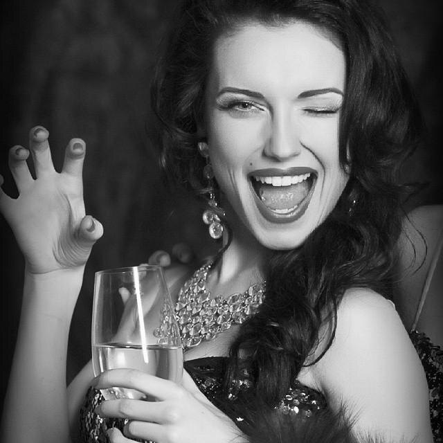 Фото из интернета, но она очень похожа на героиню