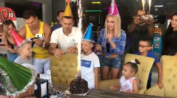 Дашу Пынзарь раскритиковали за неподходящий наряд 
​Фото: Кадр видео