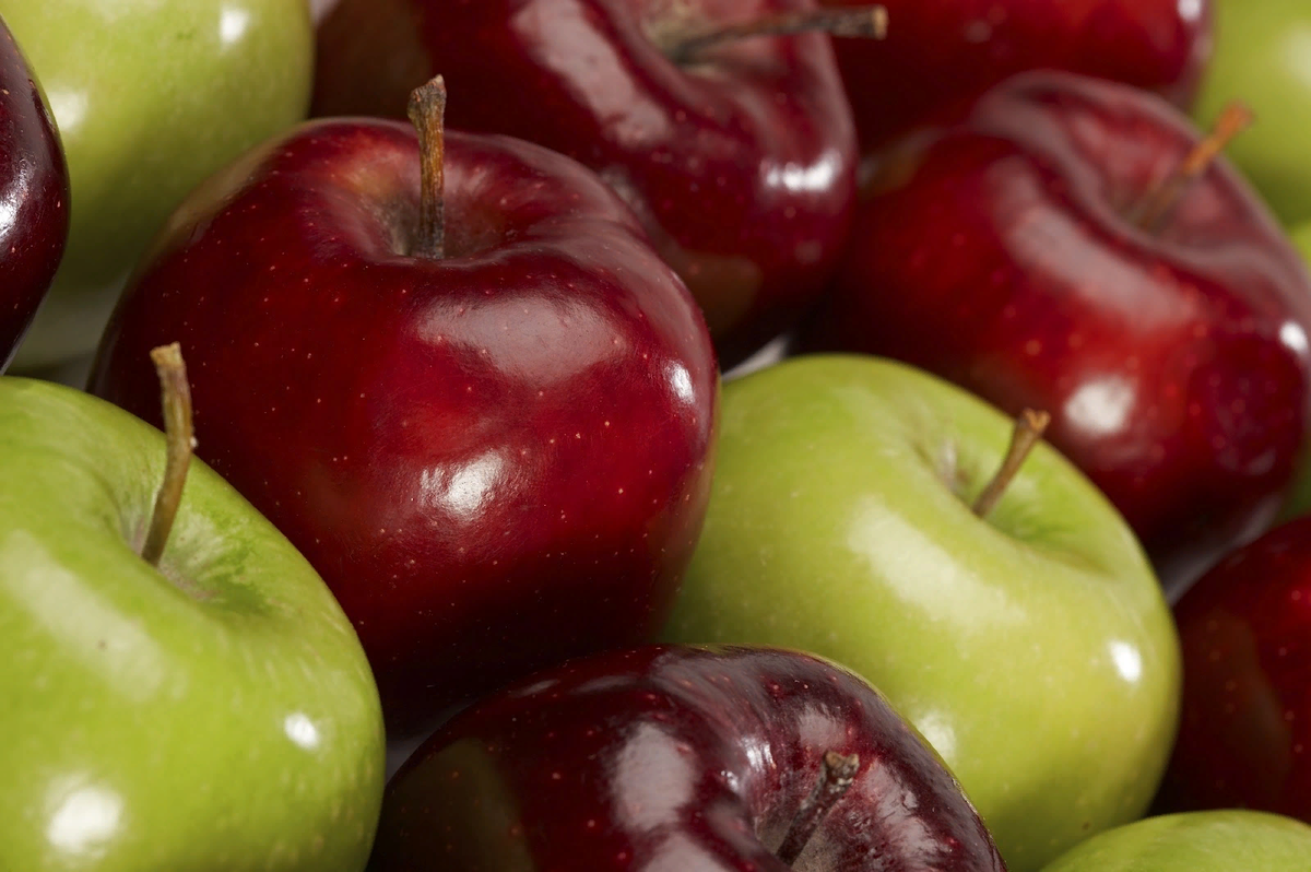 Видеть во красные яблоки. Яблоки красные. Красное и зеленое яблоко. Яблоки зеленые. Вкусное яблоко.