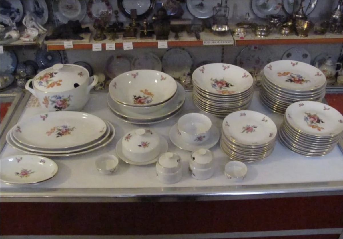 В моём предыдущем посте я подробно рассказал вам о том, за какие деньги сегодня можно купить старые советские изделия из хрусталя, коих на блошиных рынках огромное множество.-4