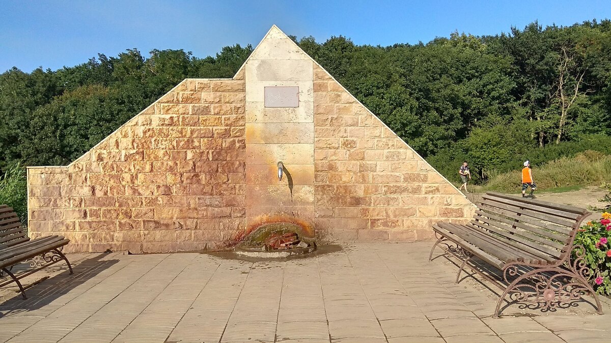 Источник нарзан. Долина Нарзанов Кисловодск КЧР. Красногорский Нарзан в КЧР. Нарзан источник. Индиш Нарзан