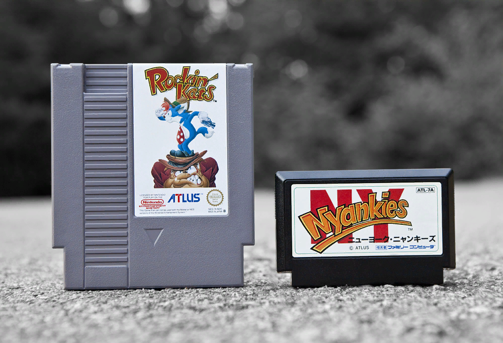 Картридж NES - слева. Картридж Famicom - справа.