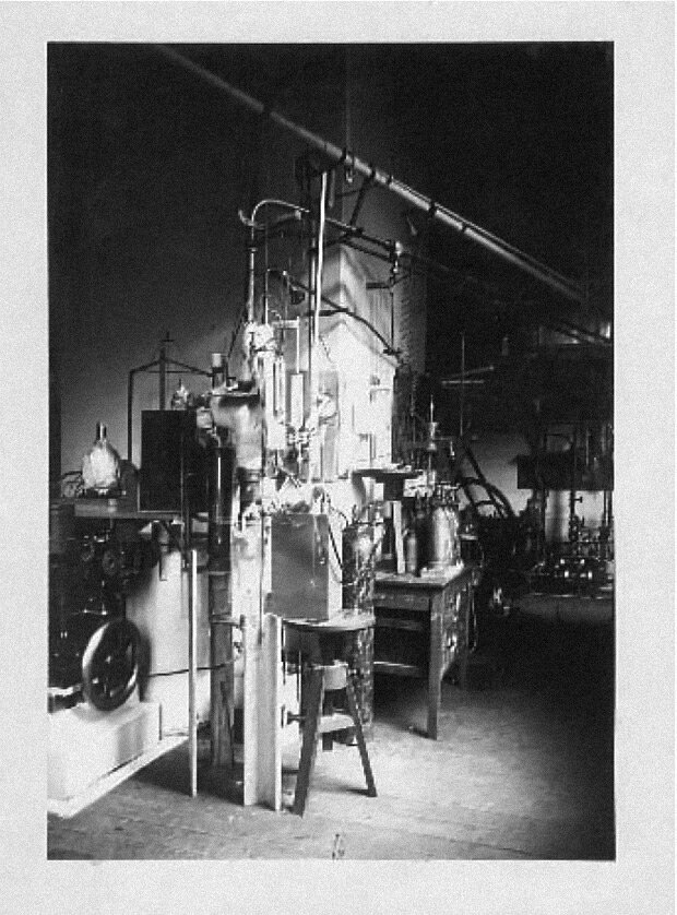 Установка, на которой Хейке Камерлинг-Оннес в 1908 году получил первую порцию жидкого гелия