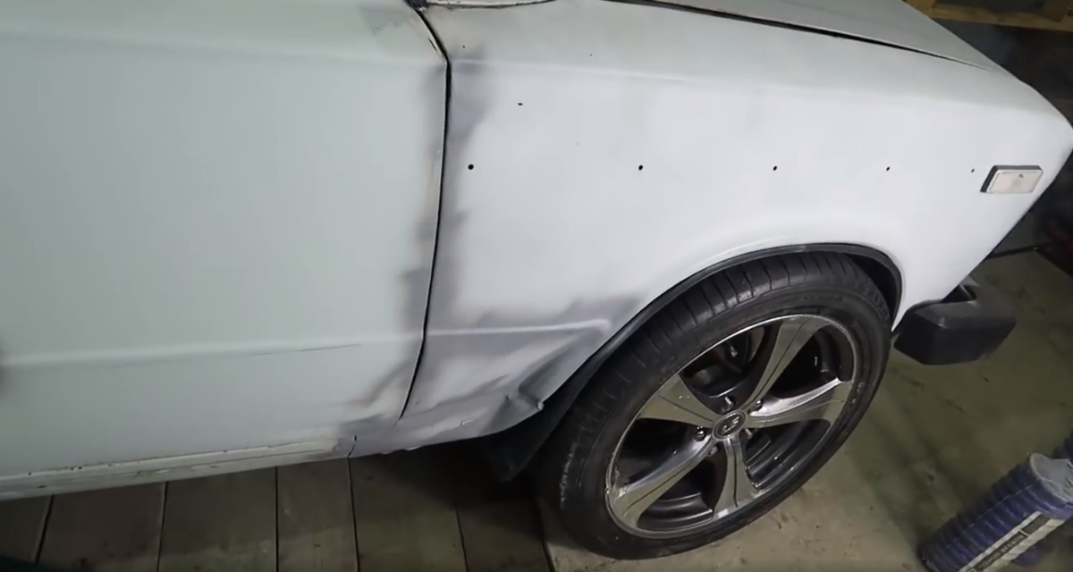 Буду вырезать арки, так как даже без занижения резина цепляет за арку