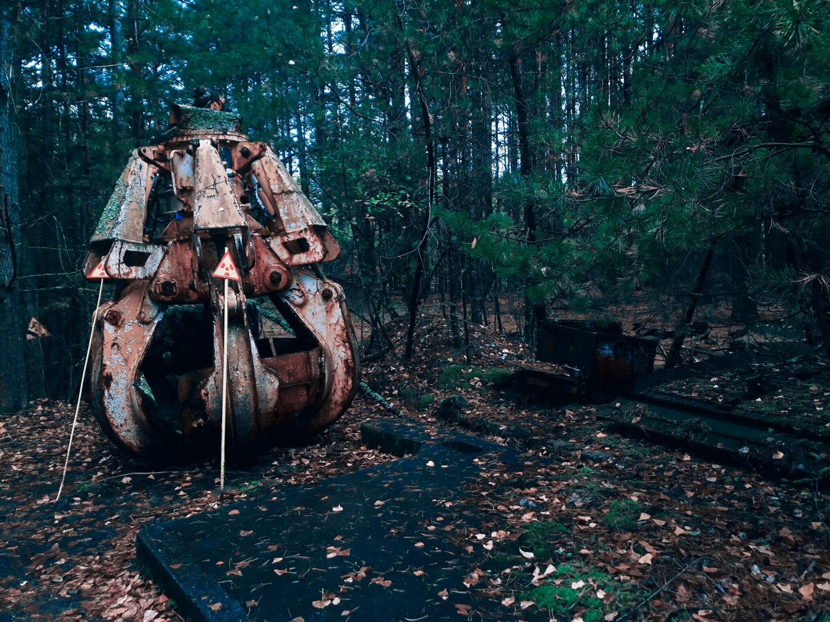 В припяти живут сейчас люди. Ковш смерти Припять 2020. Грейферный ковш Припять. Чернобыль радиоактивный ковш.