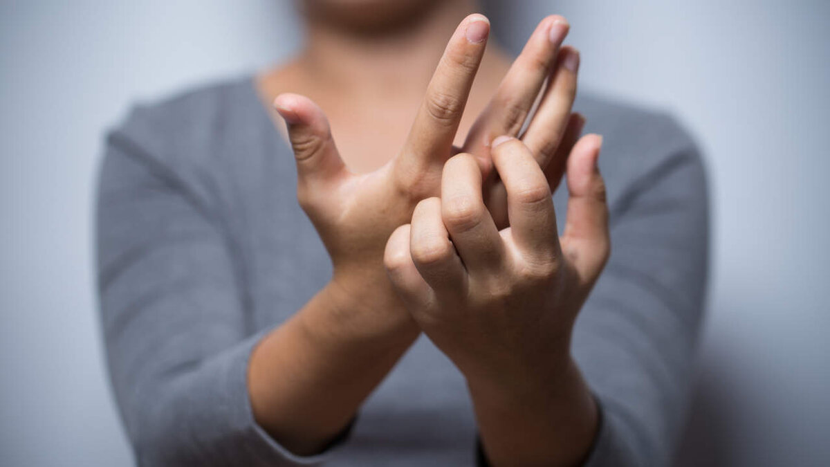 Аллергия и маникюр