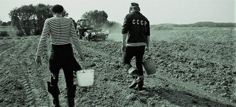  Одним из неотъемлемых признаков жизни в СССР была поездка «на картошку».-6