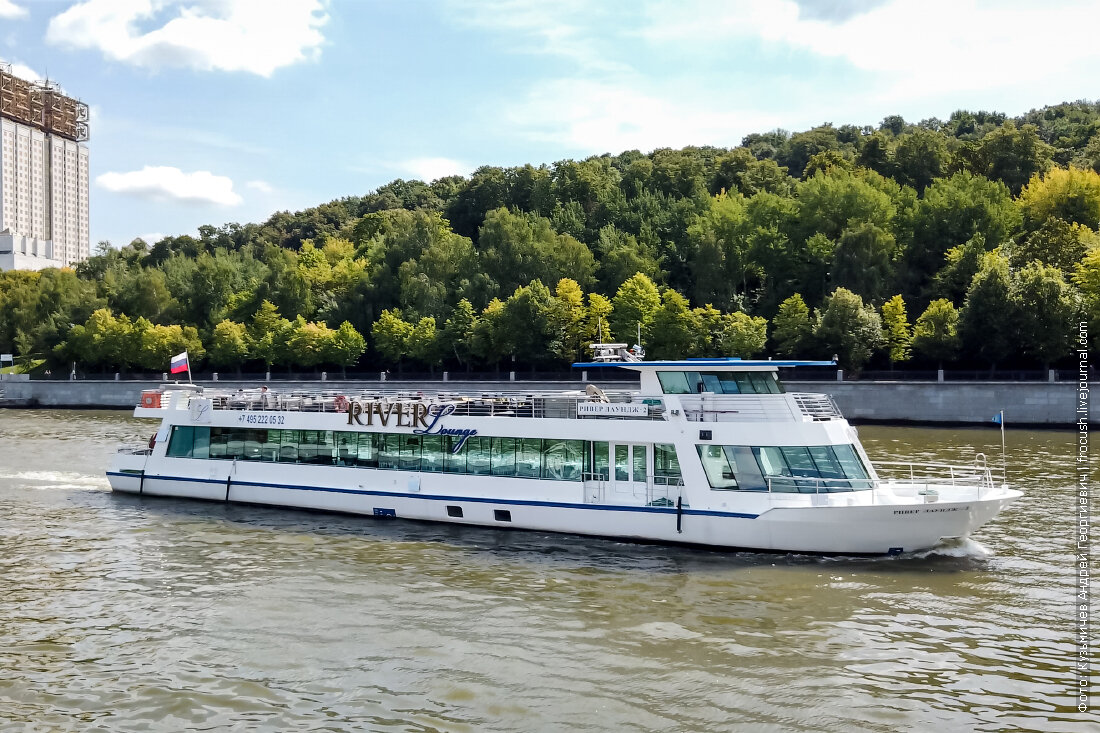 Речной ru. Ривер лаунж теплоход Москва. Теплоход «"Ривер лаунж" (River Lounge). Корабль Ривер лаунж Москва. Ривер лаунж 2 теплоход.