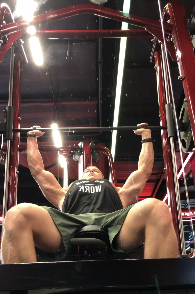 Жим штанги сидя