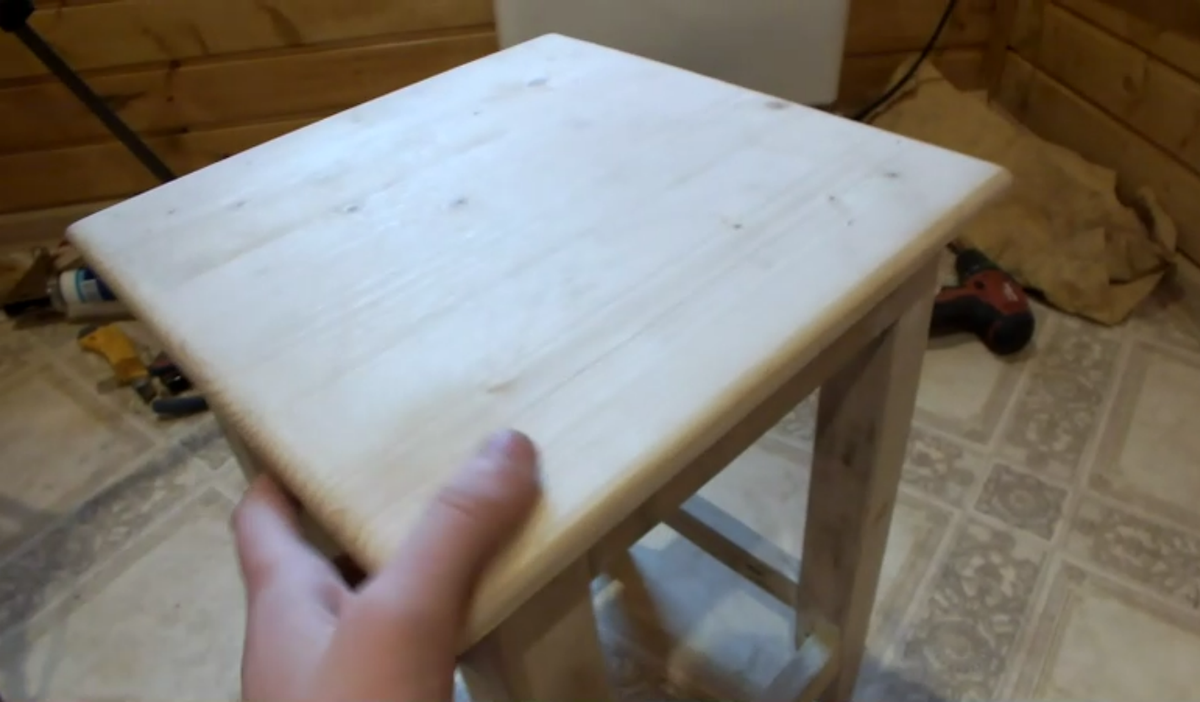 Старая табуретка. Нет! Теперь уже новая.