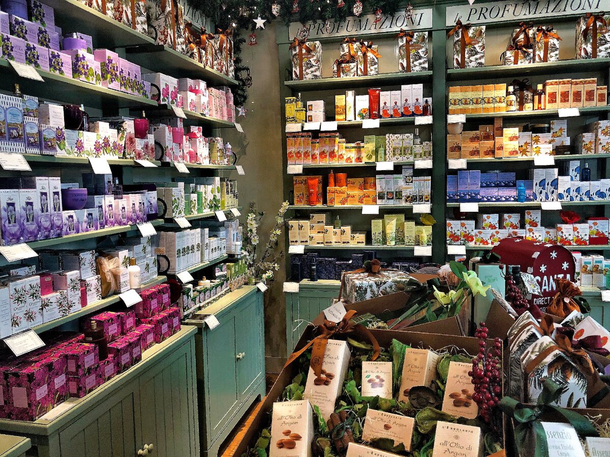 типичный магазин Лерболарио