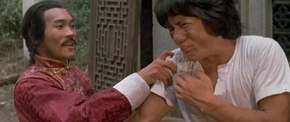 "Змея в тени орла". Фото из общего доступа в сети.